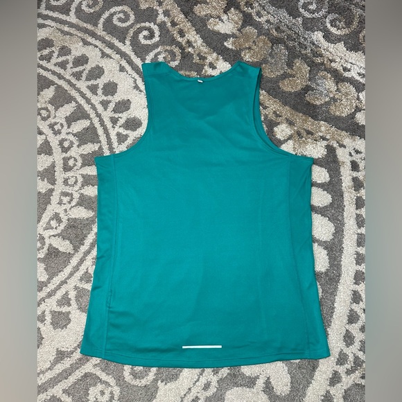 Nike Dry Fit T-Shirt Women Green Medium Short Sleeve Used Reflective Logo - Picture 2 of 10